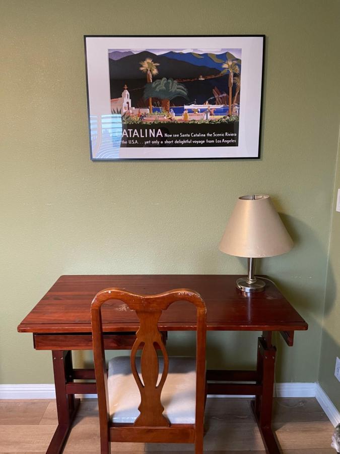 Private In Angeles With Ac, Wifi, Smart Tv, Work Desk Near Sofi Stadium Habitación en casa particular *