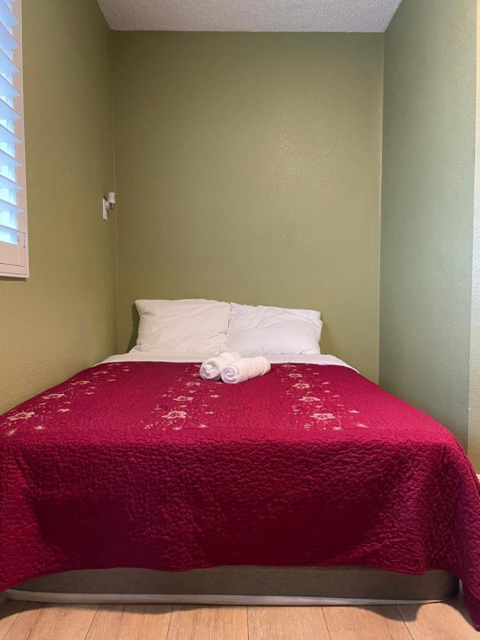 Habitación en casa particular Private In Angeles With Ac, Wifi, Smart Tv, Work Desk Near Sofi Stadium Los Ángeles