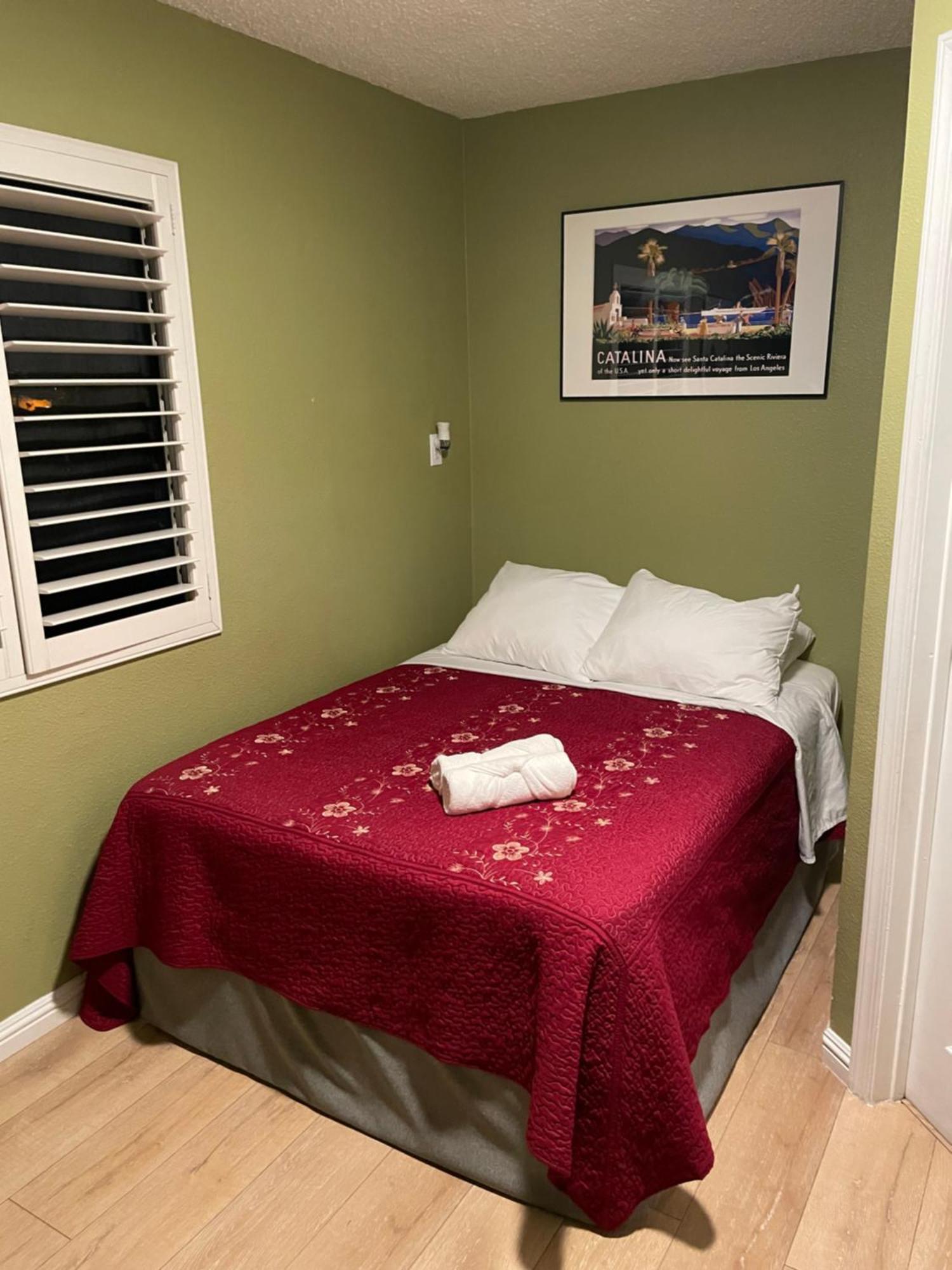 Habitación en casa particular Private In Angeles With Ac, Wifi, Smart Tv, Work Desk Near Sofi Stadium