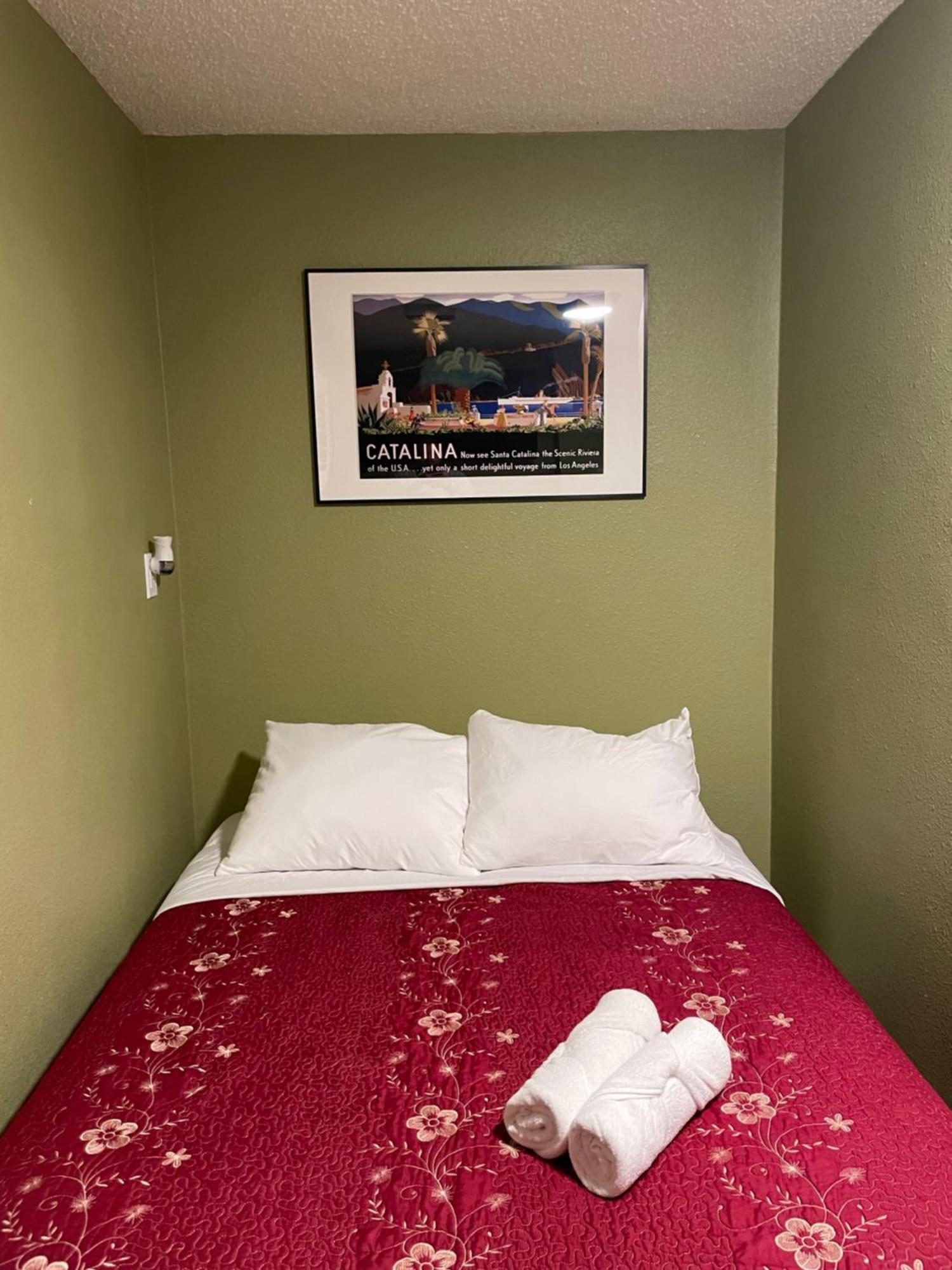 Habitación en casa particular Private In Angeles With Ac, Wifi, Smart Tv, Work Desk Near Sofi Stadium *