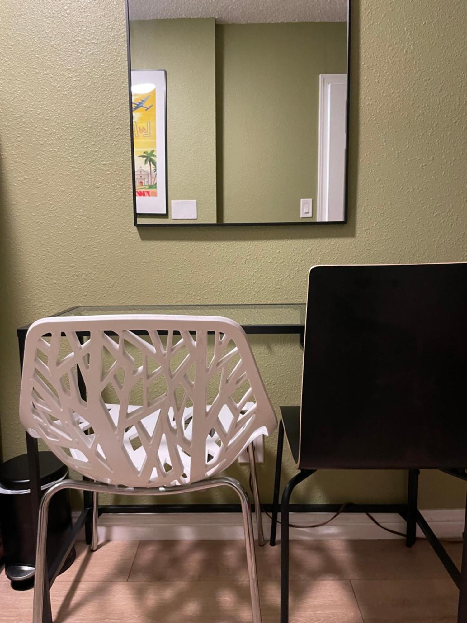 Private In Angeles With Ac, Wifi, Smart Tv, Work Desk Near Sofi Stadium Habitación en casa particular
