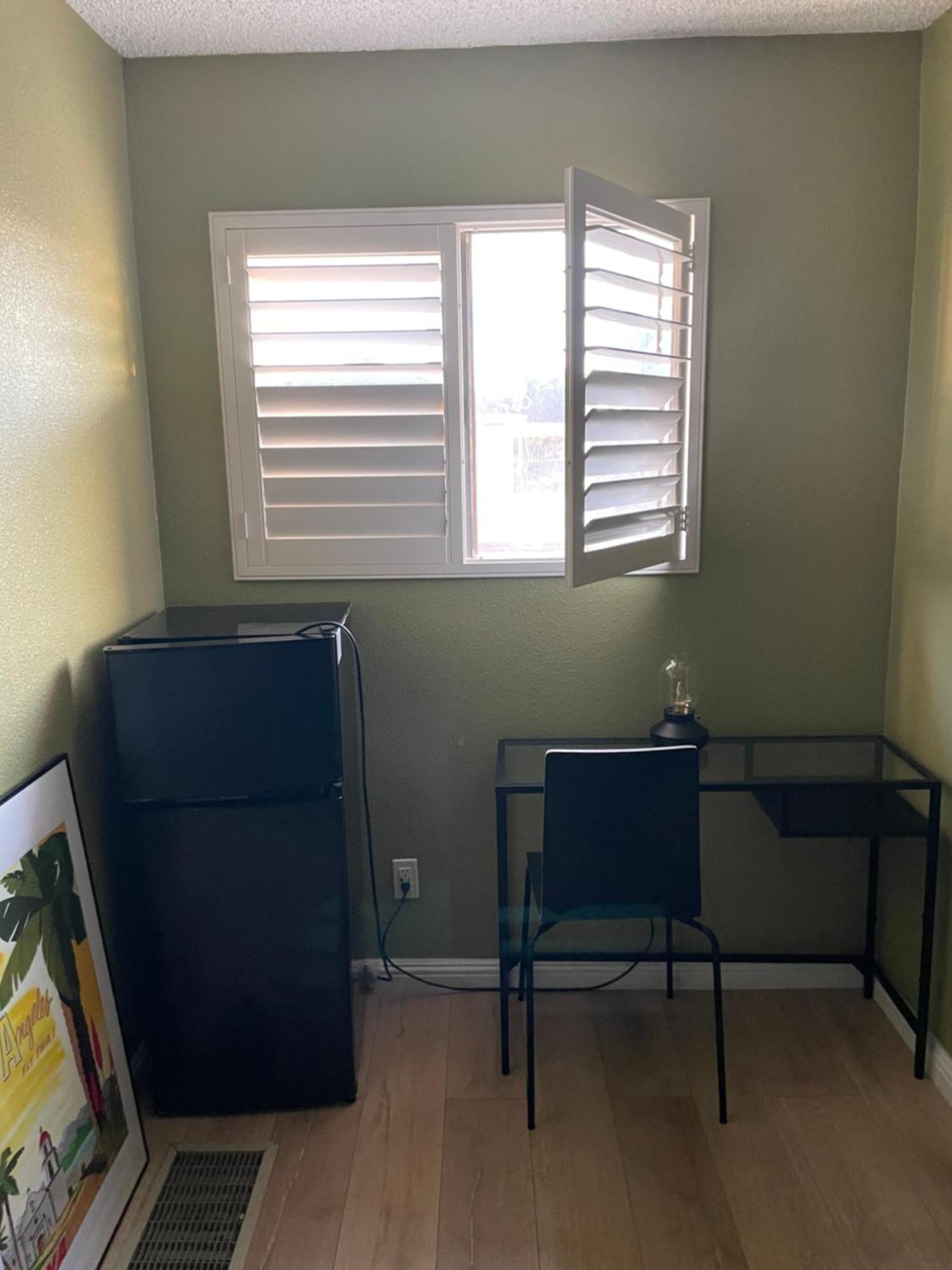 Habitación en casa particular Private In Angeles With Ac, Wifi, Smart Tv, Work Desk Near Sofi Stadium Los Ángeles