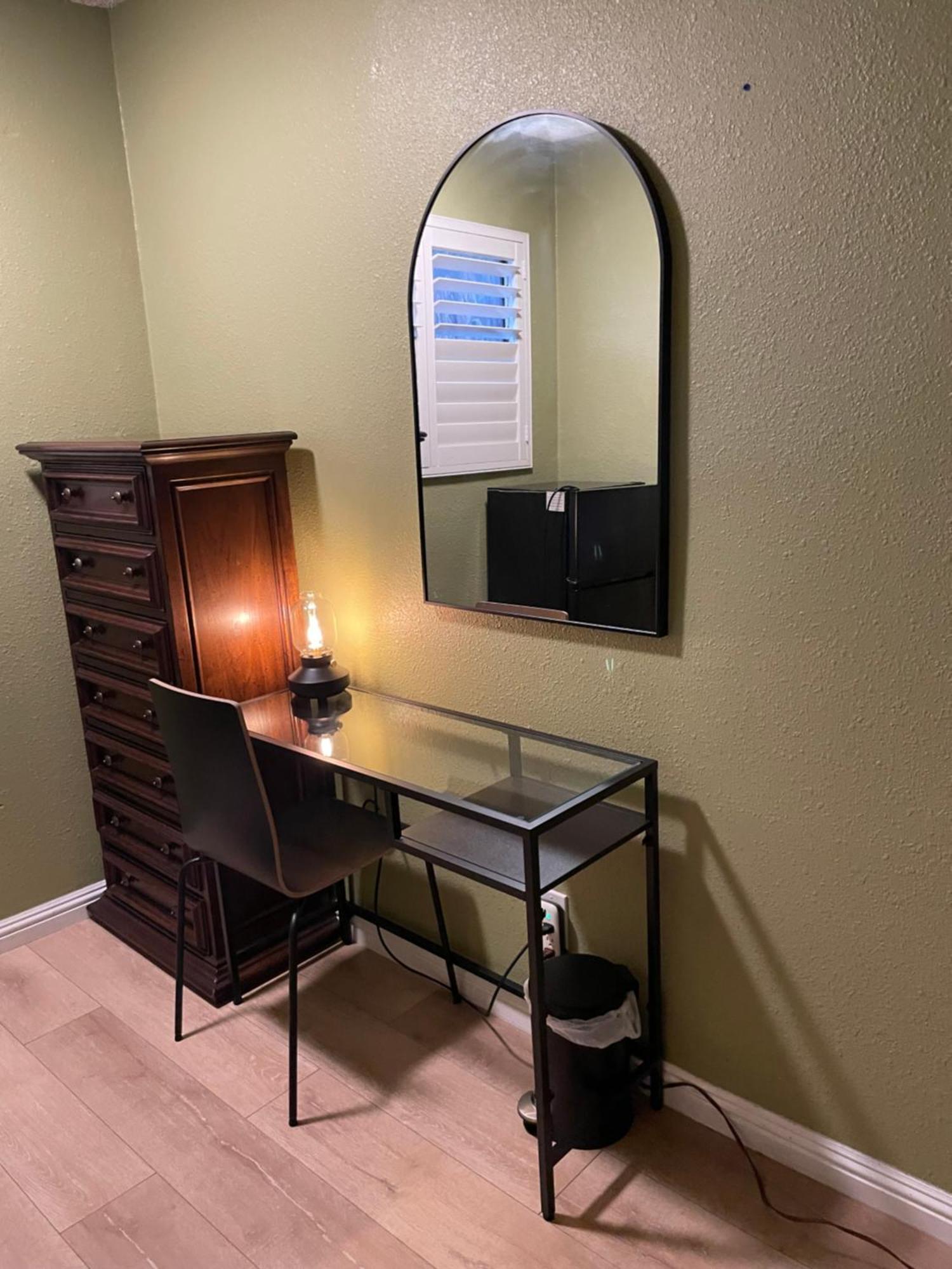 Habitación en casa particular Private In Angeles With Ac, Wifi, Smart Tv, Work Desk Near Sofi Stadium