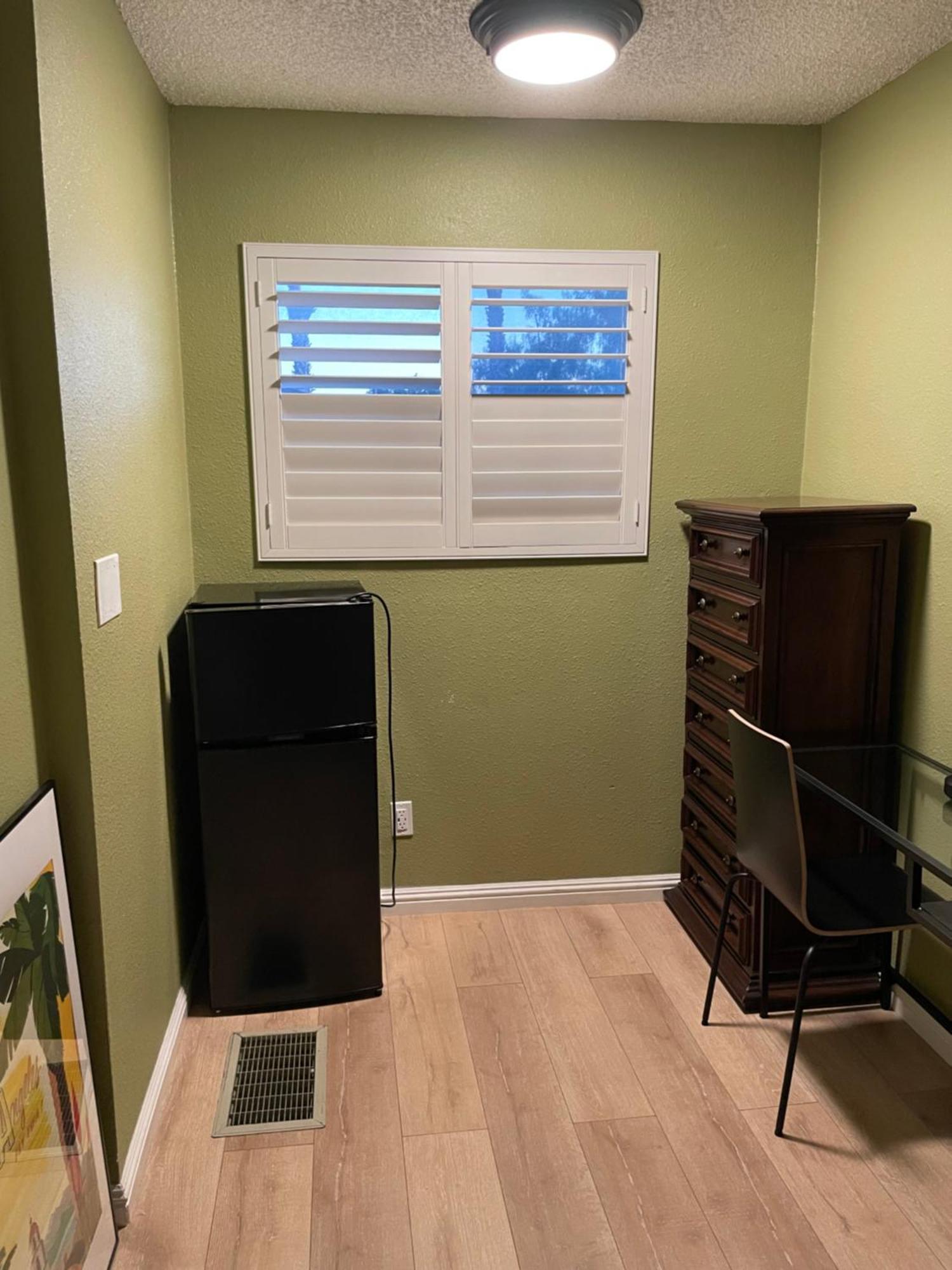 Habitación en casa particular Private In Angeles With Ac, Wifi, Smart Tv, Work Desk Near Sofi Stadium *