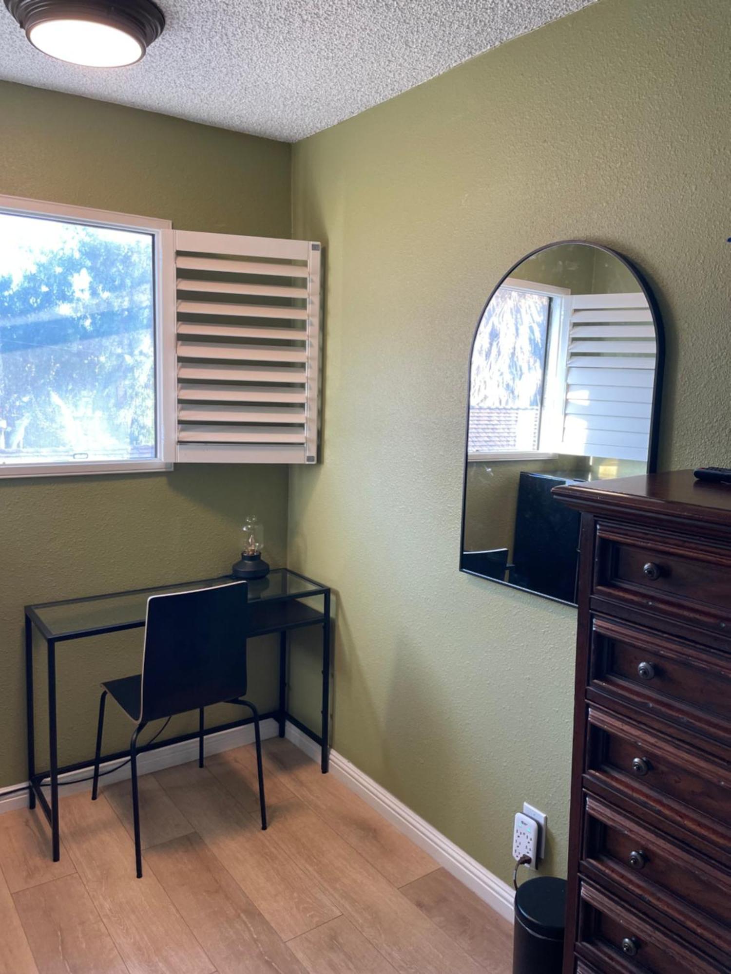 Habitación en casa particular Private In Angeles With Ac, Wifi, Smart Tv, Work Desk Near Sofi Stadium Los Ángeles